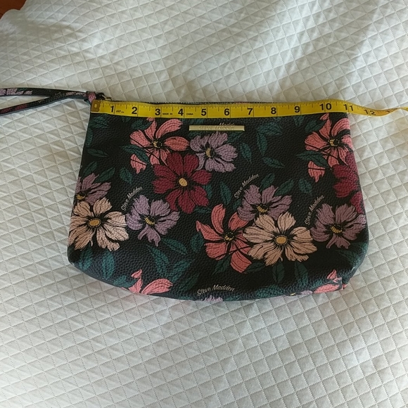 STEVE MADDEN CLUTCH! - Picture 6 of 12